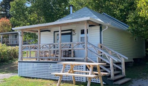 Cottage with Kitchenette