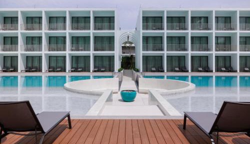 Deluxe Double or Twin Room with Pool Access