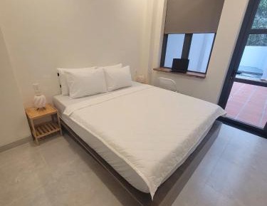 One-Bedroom Apartment with Balcony
