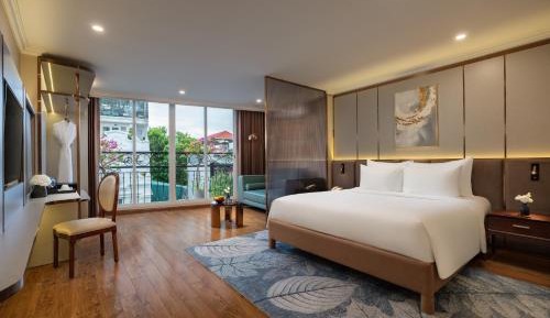Suite Balcony with City View