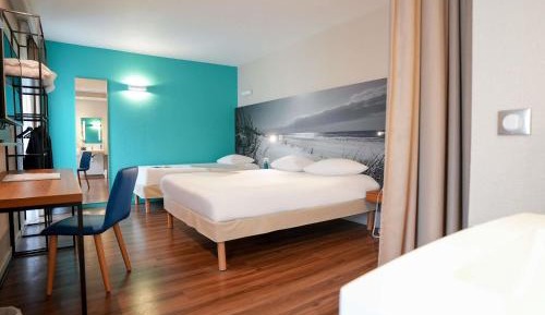 Standard Room with One Double Bed and One Single Bed