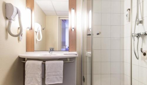 Standard Room with one double and one single bed