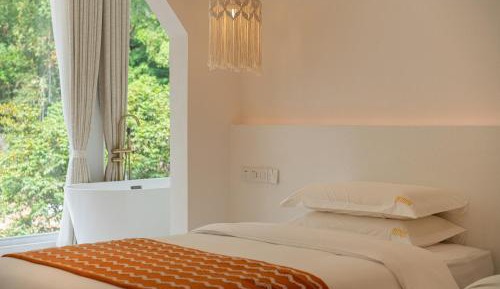 Twin Room with Bath