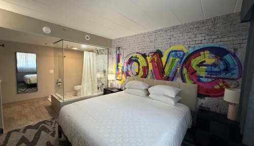 Deluxe King Suite