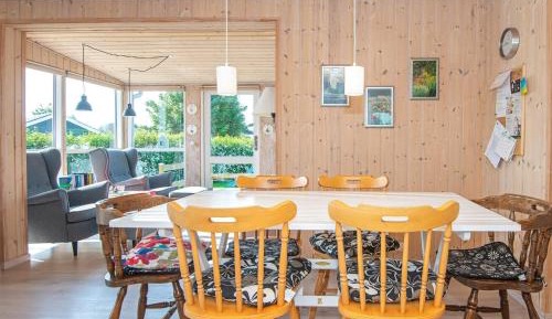 Three-Bedroom Holiday Home 