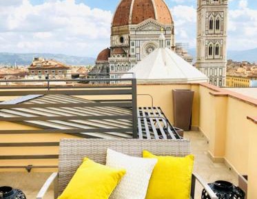Apartment with Terrace (Stair access only)