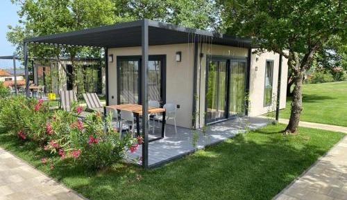 Lotus Premium Mobile Home