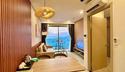 One-Bedroom Apartment with View