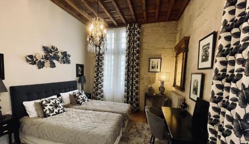 Five-Bedroom Deluxe Apartment