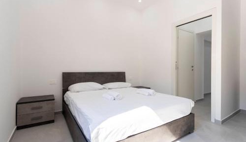Superior One-Bedroom Apartment with Balcony