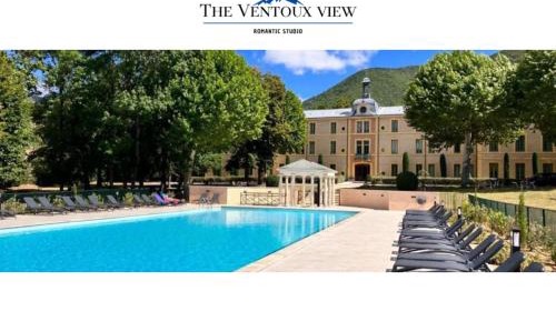 Apartment with Pool View 