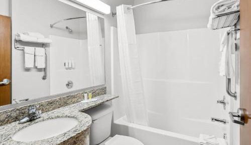 Deluxe Queen Room with Two Queen Beds - Pet Friendly/Non-Smoking