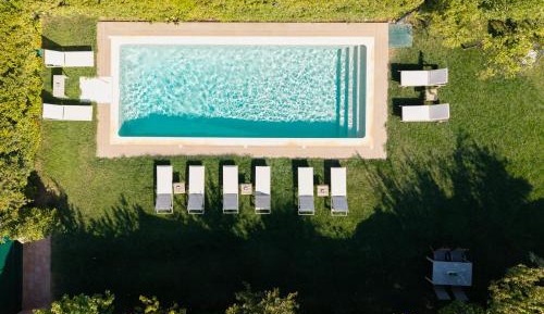 Apartment with Pool View 
