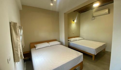 Quadruple Room with Private Bathroom