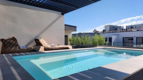 Three-Bedroom Deluxe Apartment