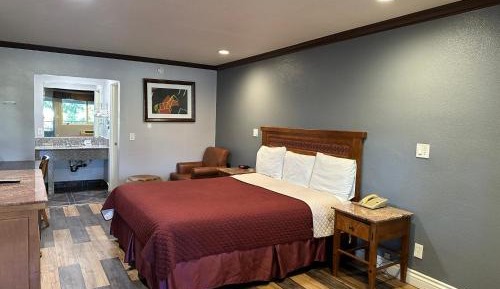 Standard King Room