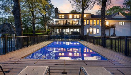 Eight-Bedroom House