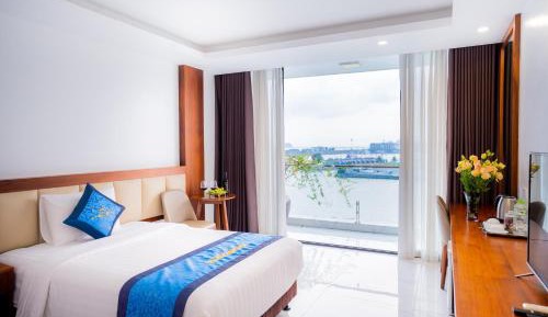 Deluxe Double Room with Balcony and Sea View