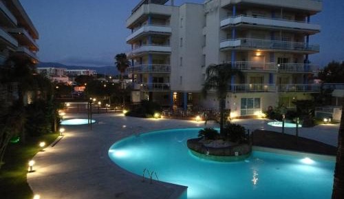 Apartment with Pool View 