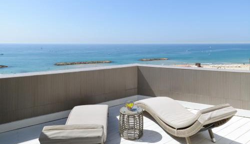 Three-Bedroom Apartment with Sea View