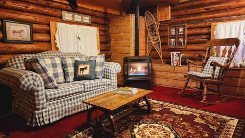 Deluxe Room (2 Adults + 1 Child)
