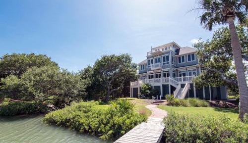 Three-Bedroom Holiday Home 