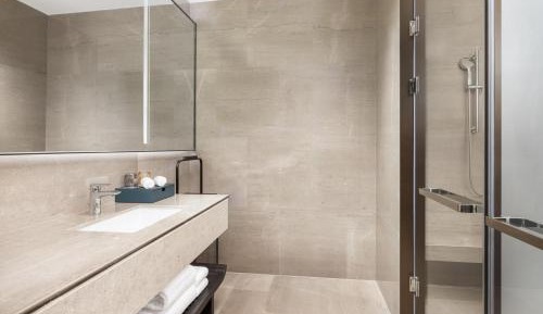 Deluxe River View King Room