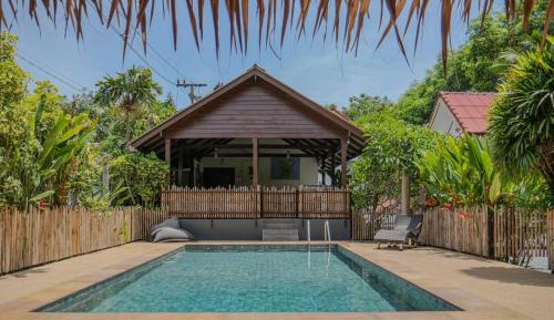 Bungalow with Garden View