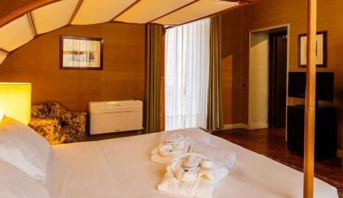 Deluxe King Suite