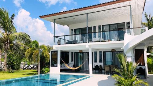 Two-Bedroom Apartment with Sea View