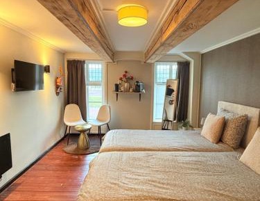 Twin Room with Private Bathroom
