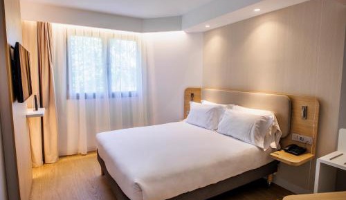 Standard Queen Room - Free Breakfast