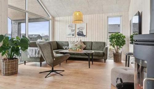 Six-Bedroom Holiday Home