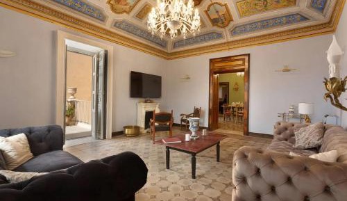Three-Bedroom Deluxe Apartment