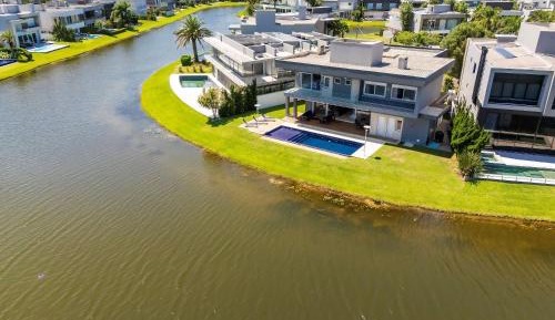 Deluxe Villa
