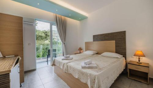 Standard Twin Room with Mountain View