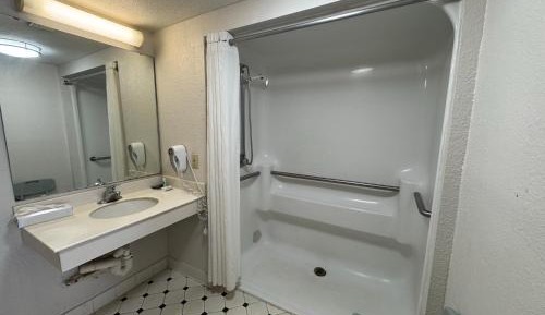 King Room with Roll-in Shower - Mobility Access/Non-Smoking
