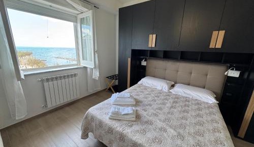 Deluxe Triple Room with Sea View