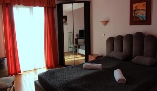 Standard Queen Room