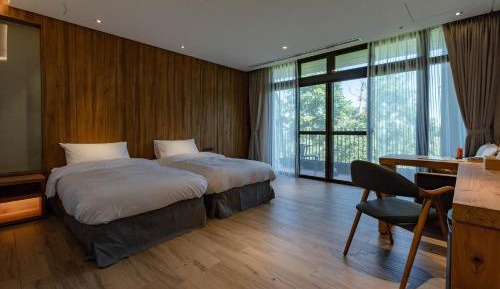 Queen Room with Balcony