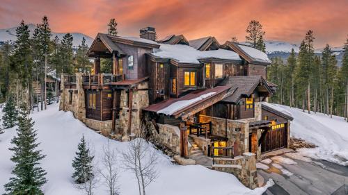 Seven-Bedroom Holiday Home