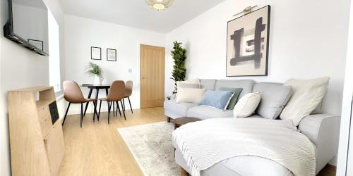 Deluxe One-Bedroom Apartment