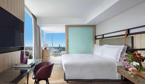 Luxury Corner Room with One King Bed