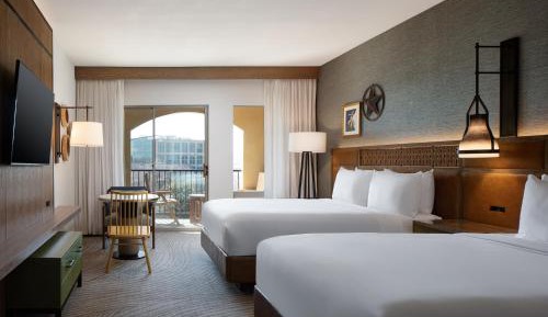 Queen Room with Balcony - River View