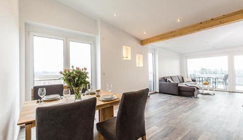 Superior One-Bedroom Apartment with Balcony