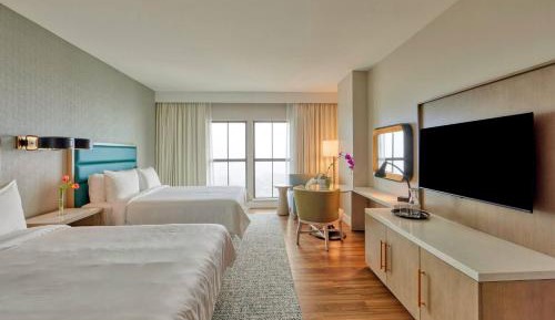 Standard Double Queen, Guest room, 2 Queen (Mobility Accessible w/ Tub)