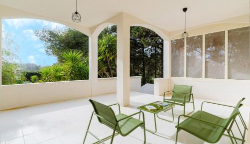 Villa with Garden View