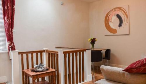 Deluxe One-Bedroom Apartment