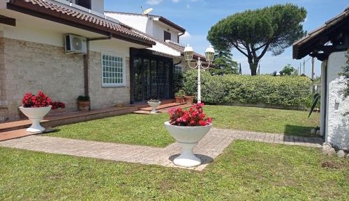Villa with Garden View
