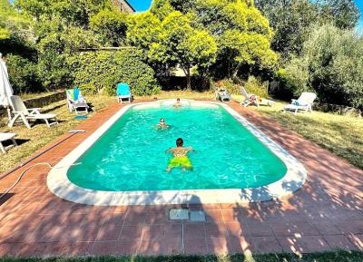 One-Bedroom Apartment with Pool View
